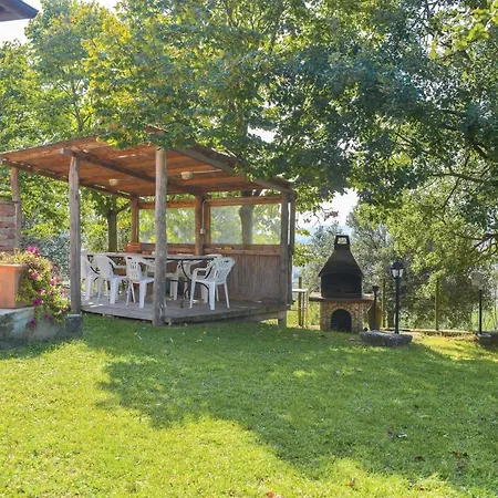 Vila Sleeps 8 Wifi Macciano